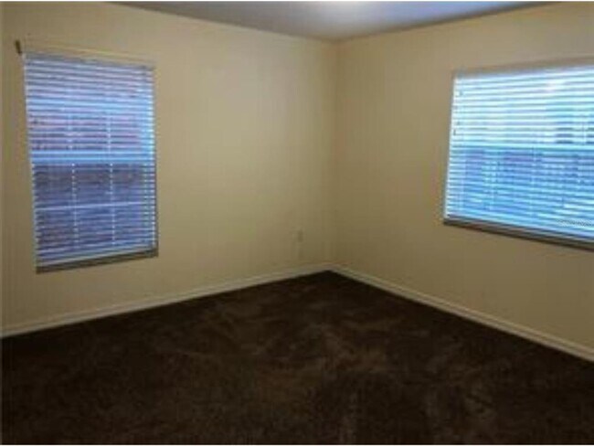 Foto del edificio - 3601 Cypress Gardens Rd