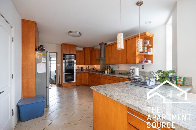 Foto del edificio - 1808 W Grand Ave