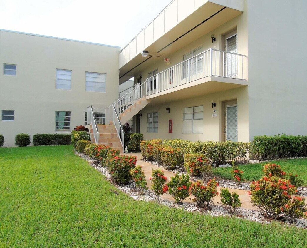 530 Normandy Ln Unit L, Delray Beach, FL 33484 Condo for Rent in