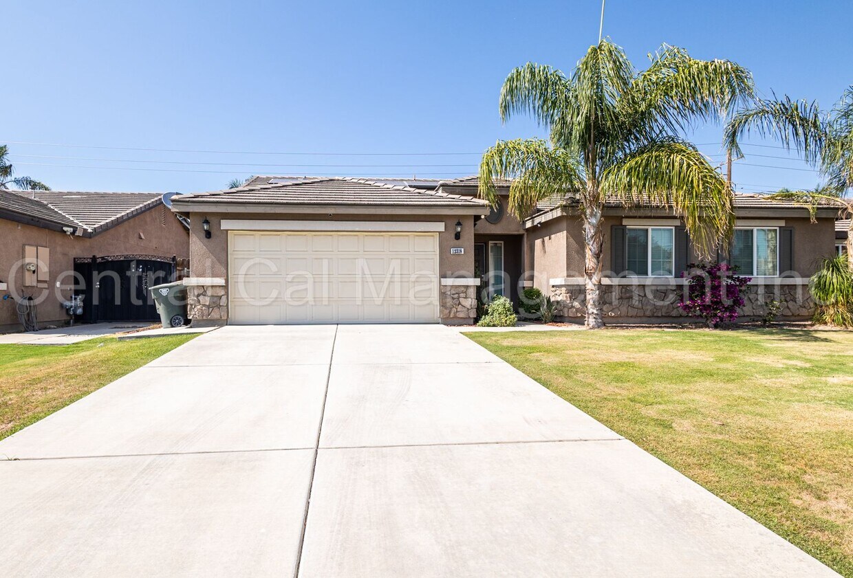 Foto principal - 4 Bedroom/2 Bath Home with Solar - $2695 p...