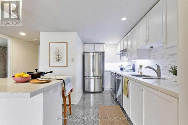 Photo du bâtiment - 123 Eglinton Ave E