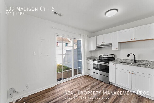 Building Photo - Upgraded Townhome in Stafford near I-95!