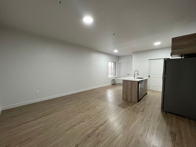 Building Photo - 404 E 5600 S
