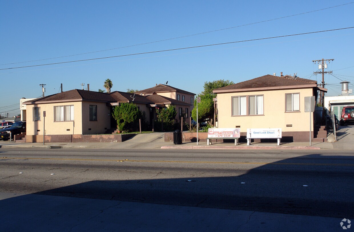 Foto del edificio - 13215-13221 Inglewood Ave
