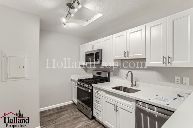 Building Photo - Charming Studio for Lease, Bright, Cozy & ...