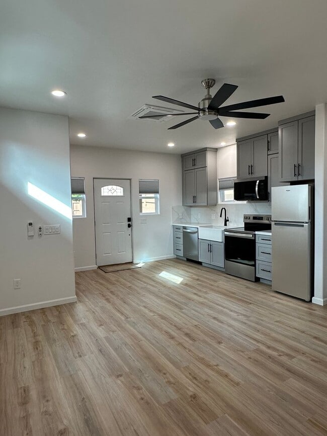 Foto del edificio - Beautiful ADU in great neighborhood