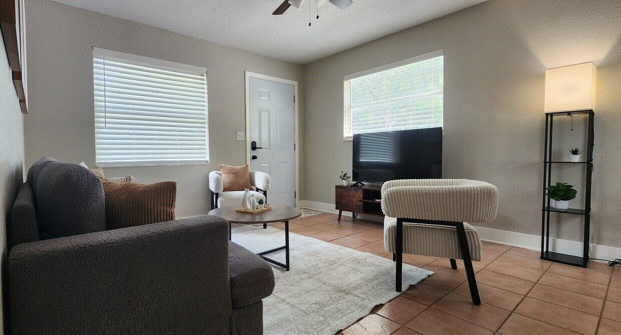 Foto principal - 137 NE Monroe Cir N