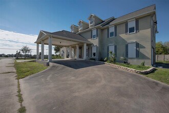 Building Photo - 2293 E Bayshore Dr