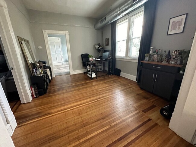 Foto del edificio - 1937 N Central Park Avenue Unit 2R