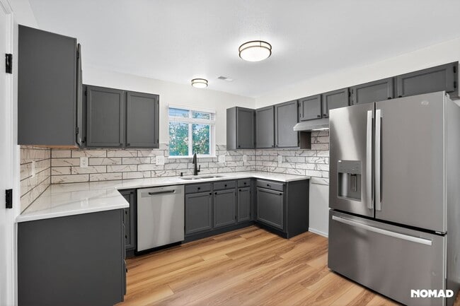 Building Photo - 788 Century Ln