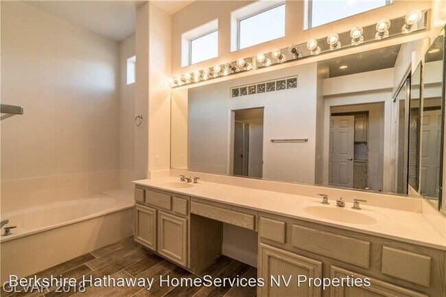 Foto del edificio - 2 br, 2 bath House - 10429 Broom Hill Dr