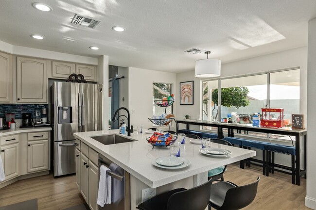 Foto del edificio - Gorgeous 4 Bedroom Home w/Pool in Mesa