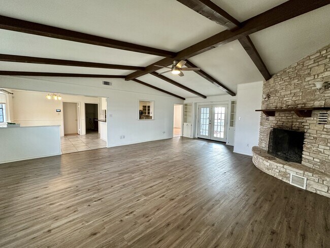 Foto del edificio - 211 Uecker Dr