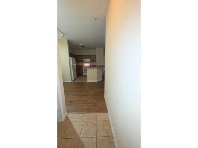 Foto del edificio - 2 bed 2 bath w den condo GATED Community