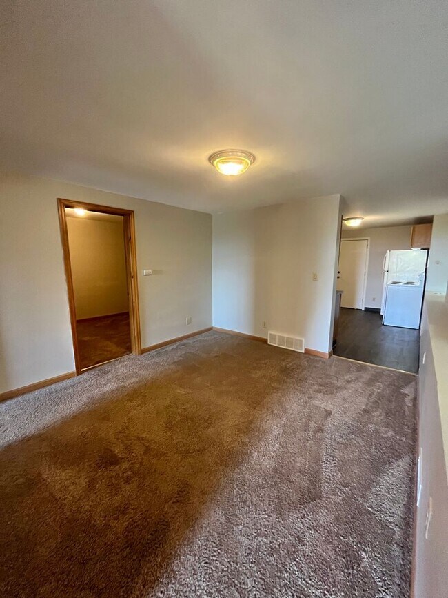 Foto del edificio - AVAILABLE SEPTEMBER - 2 BED 1 BATH Apt!