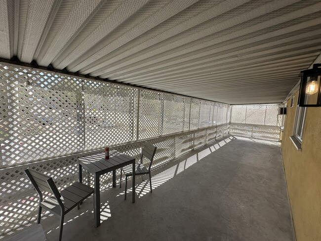 Building Photo - 1711 Holly Dr
