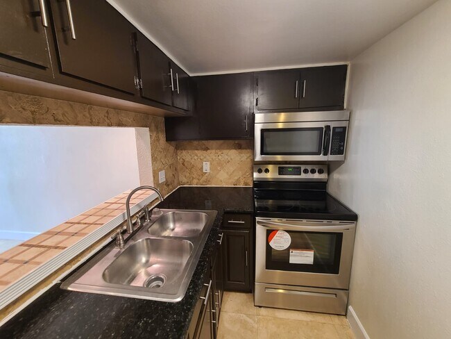 Foto del edificio - 7005 Waterside Dr