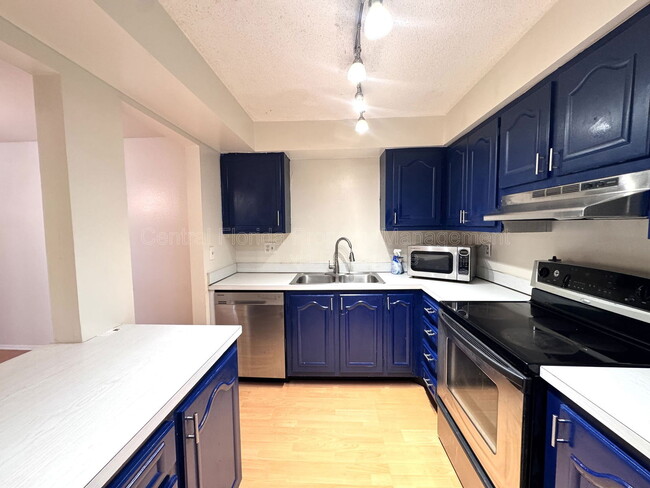 Building Photo - 514 Orange Dr