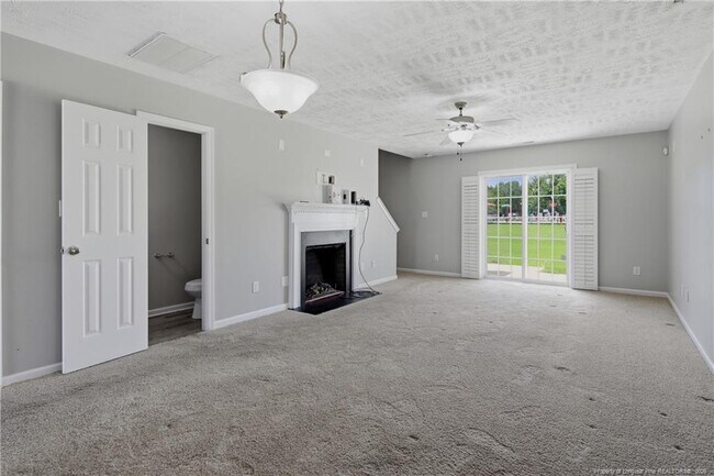 Foto del edificio - 142 Collinwood Dr
