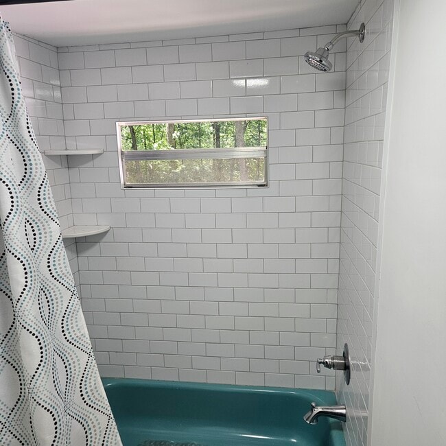 Building Photo - 220 Gumlog Dr