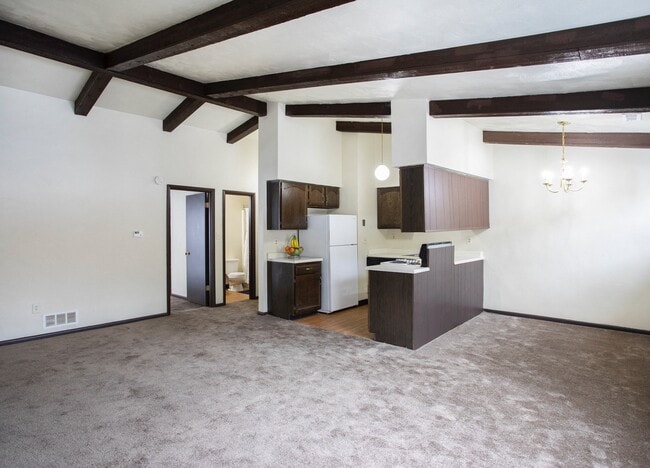 Building Photo - Center Grove Apartments