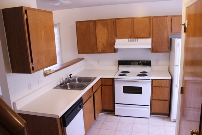 Building Photo - North Raleigh Townhouse Convenient to Scho...
