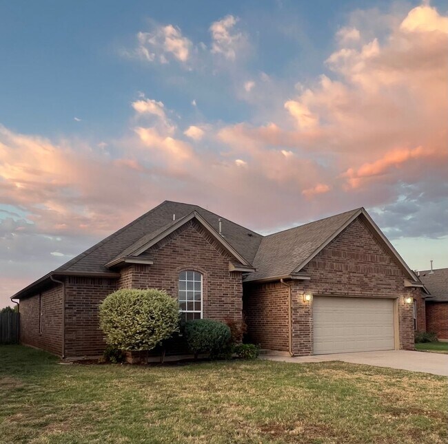 Photo - Lovely Home in Mustang
