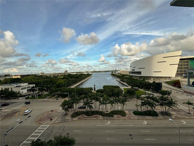 Foto del edificio - 888 Biscayne Blvd