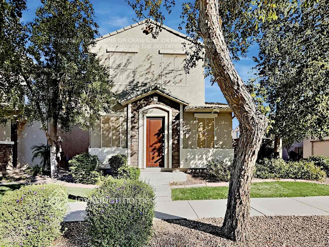 Foto principal - 10054 E Impala Ave