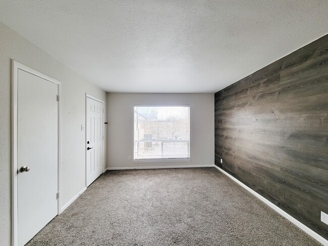 Building Photo - 1418 Vermont St