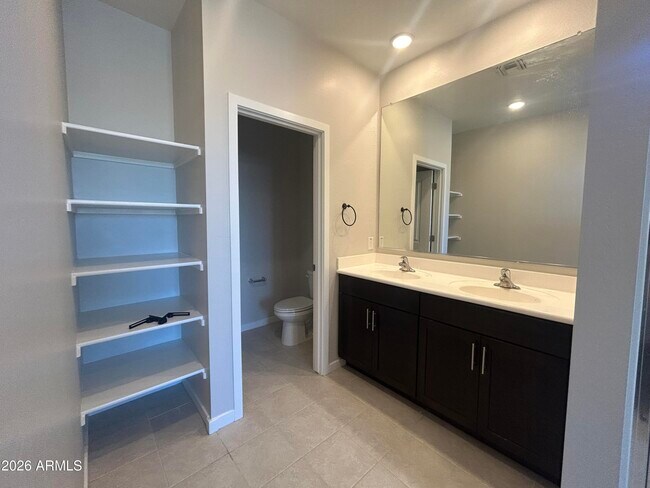 Foto del edificio - 40342 W Sunland Dr