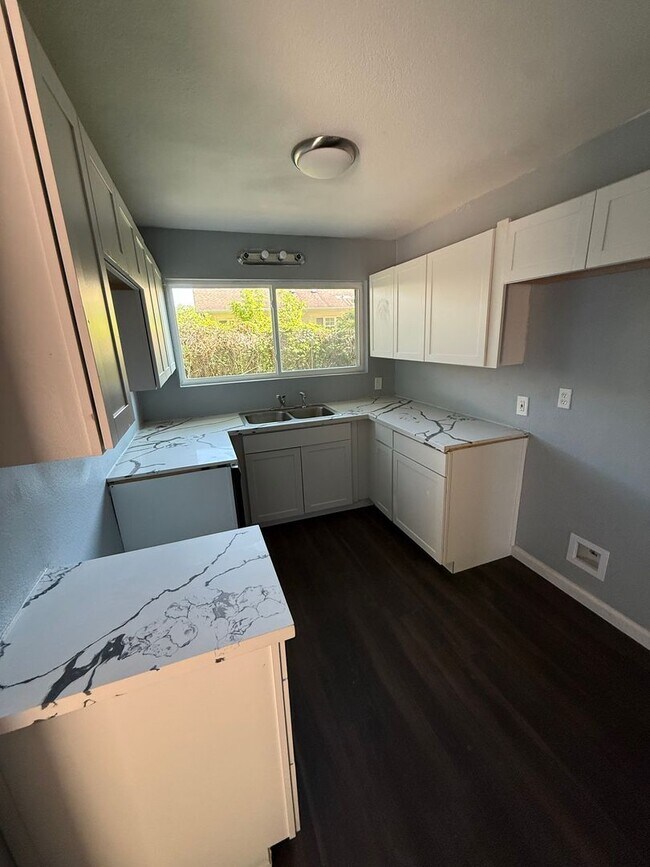 Building Photo - 3 Bedroom home for RENT in Orange