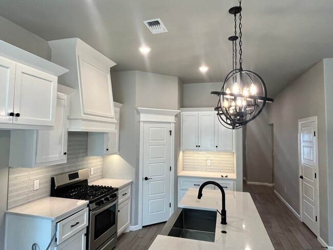 Building Photo - Beautiful 3 Bed, 2 Bath, 2 Car North Edmond/Arcadia