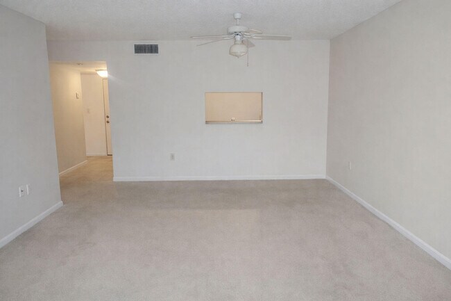 Foto del edificio - 711 N Pine Island Rd