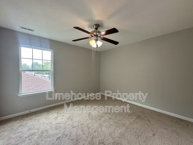 Building Photo - 1909 Chesapeake Dr