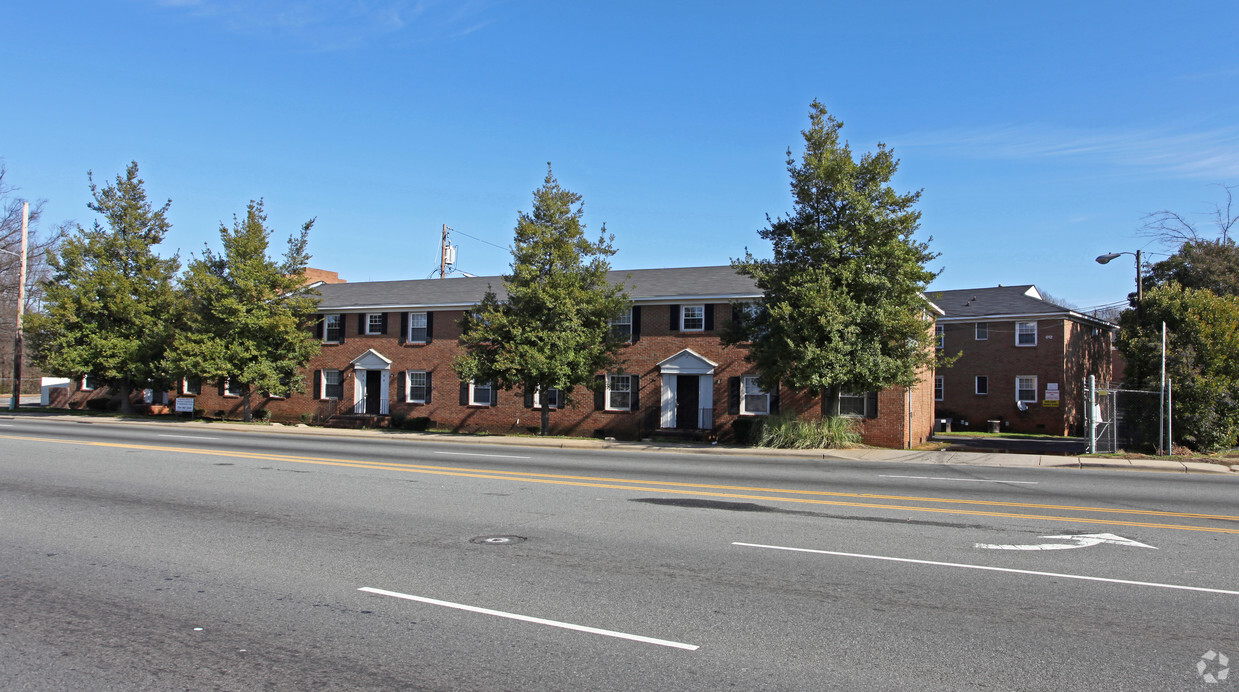 Primary Photo - Magnolia Gardens Apartments