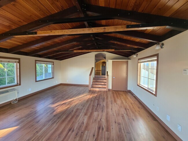Living room - 700 NW Hill St