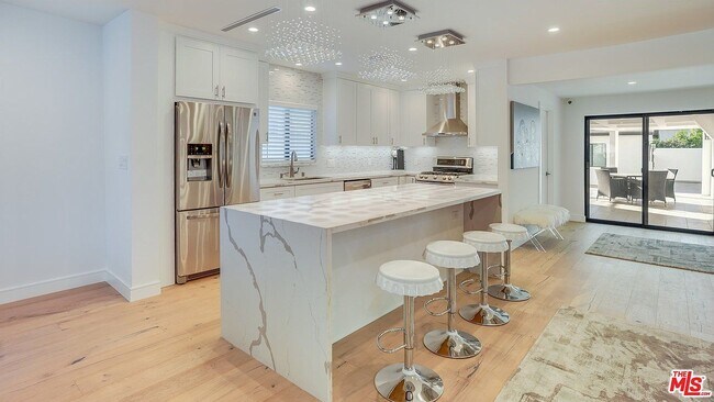 Foto del edificio - 4537 Farmdale Ave