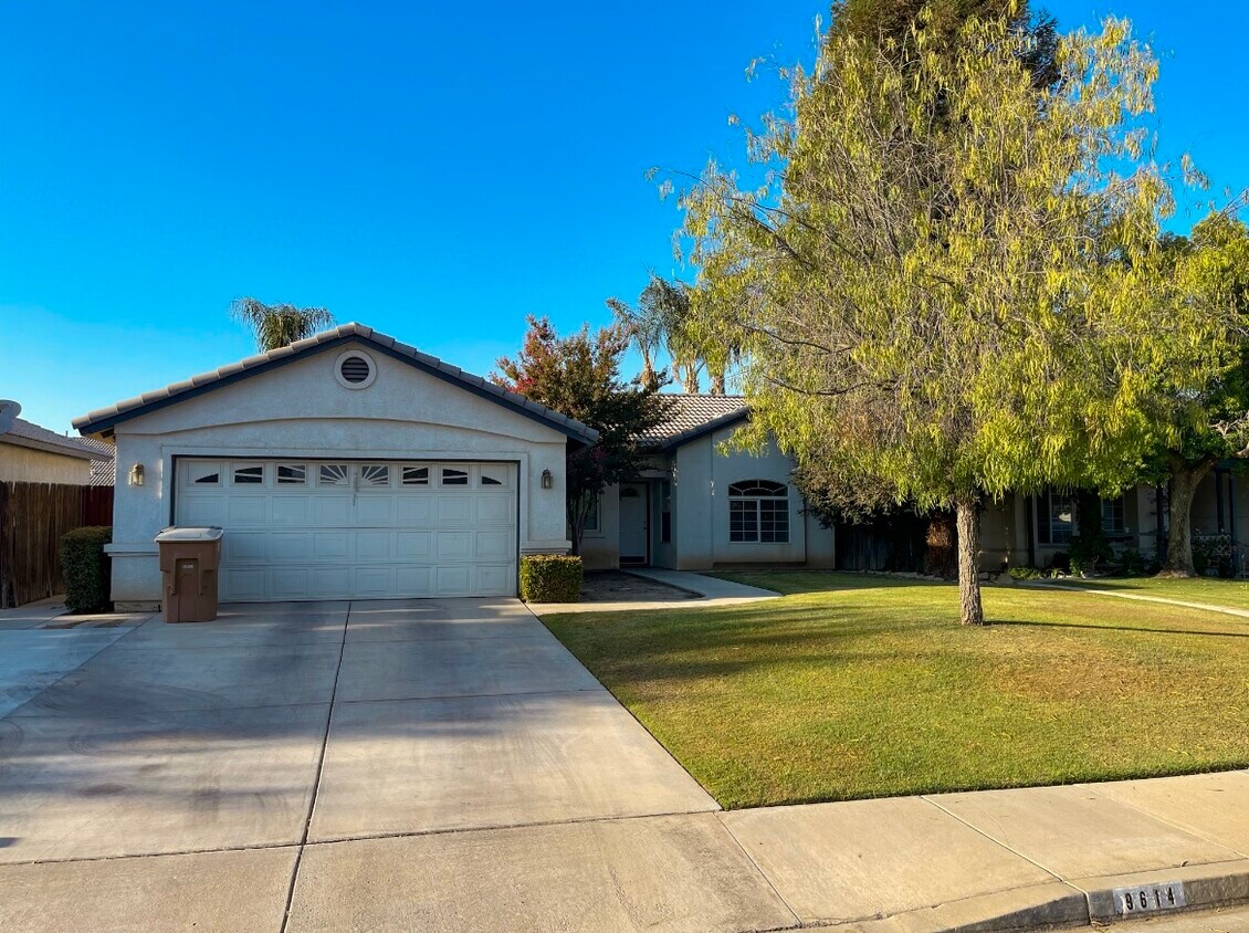 9614 Forbes Park Dr, Bakersfield, CA 93312 House Rental in