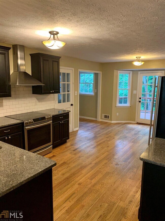 Foto del edificio - 105 Flat Creek Ct