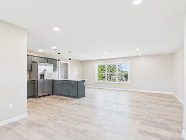 Building Photo - Harper TX Rental