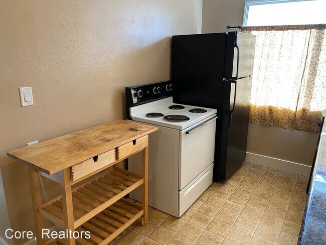 Building Photo - 2 br, 1 bath House - 8826 N Courtenay Ave