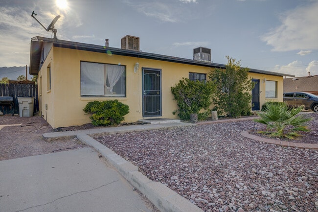 Building Photo - 8507 Leo St