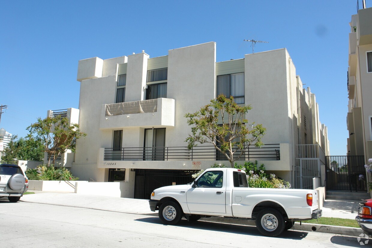 15045 Dickens St, Sherman Oaks, CA 91403 Apartments in Sherman Oaks