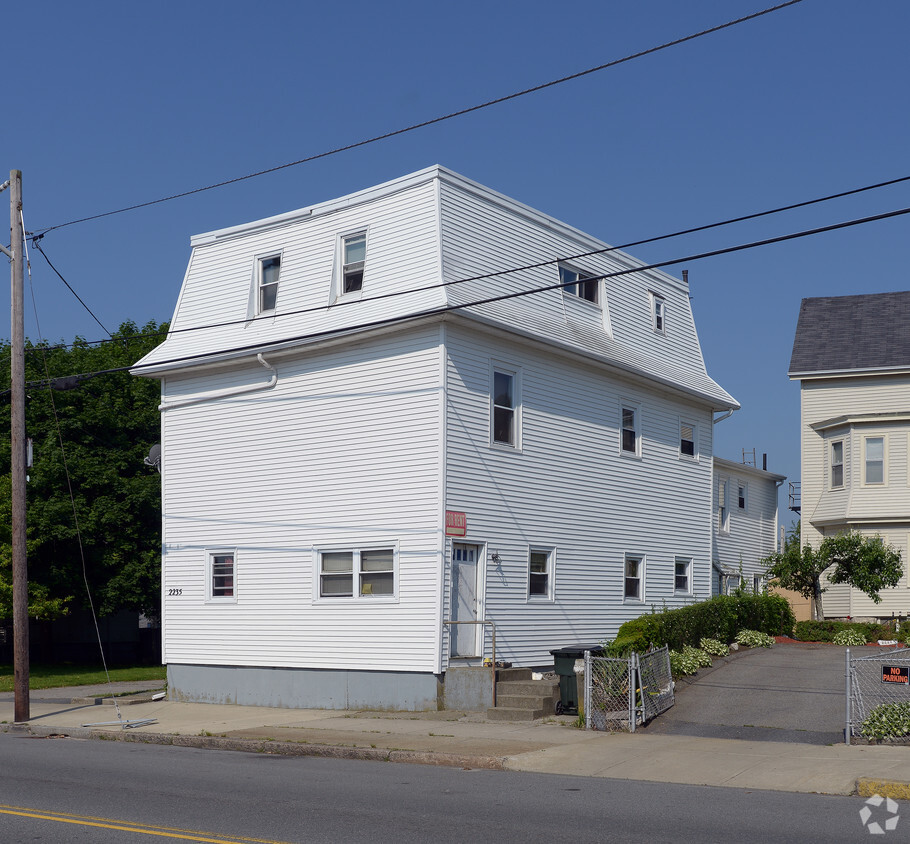 Building Photo - 2235 S Main St
