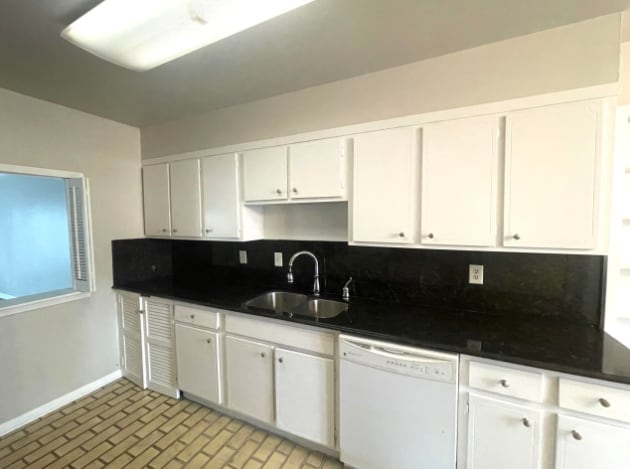 Building Photo - 6373 Ivanhoe Ln