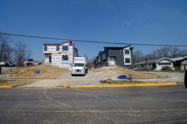 Foto del edificio - Brand New Construction on East Campus!