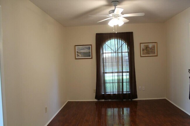 Foto del edificio - 1401 Coffeyville Trail