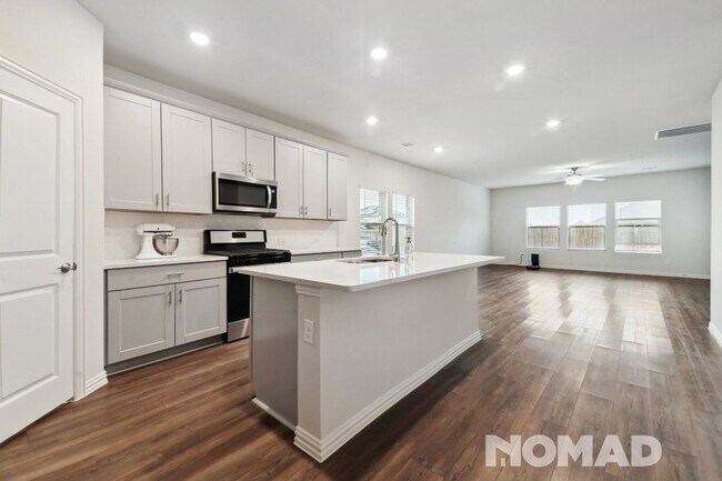 Foto del edificio - 4 Bedroom Single Family Home in Royse City