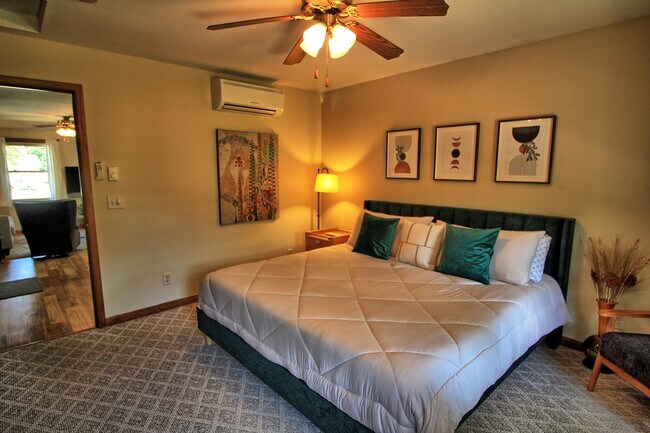 Foto del edificio - 12049 W Grange Ave